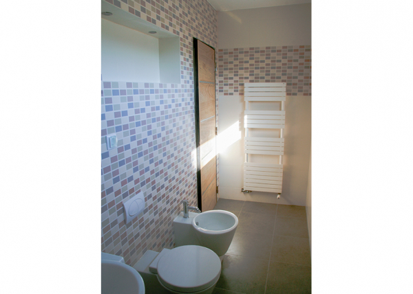 Bathroom toilet and bidet