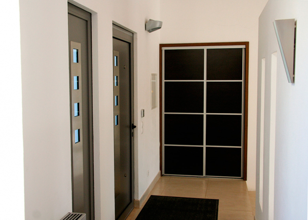 Entrance lobby and cloakroom