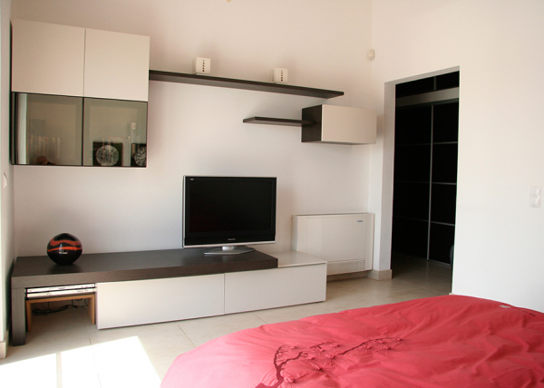 En-suite bedroom display wall